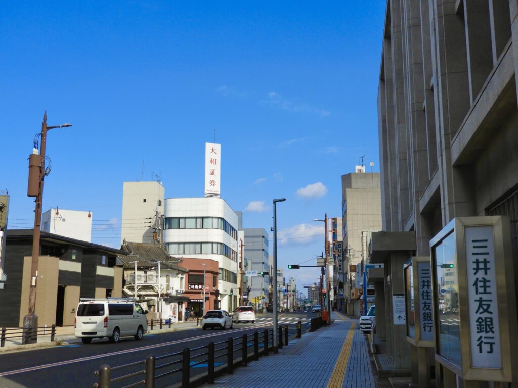 岸和田市五軒屋町の金融街